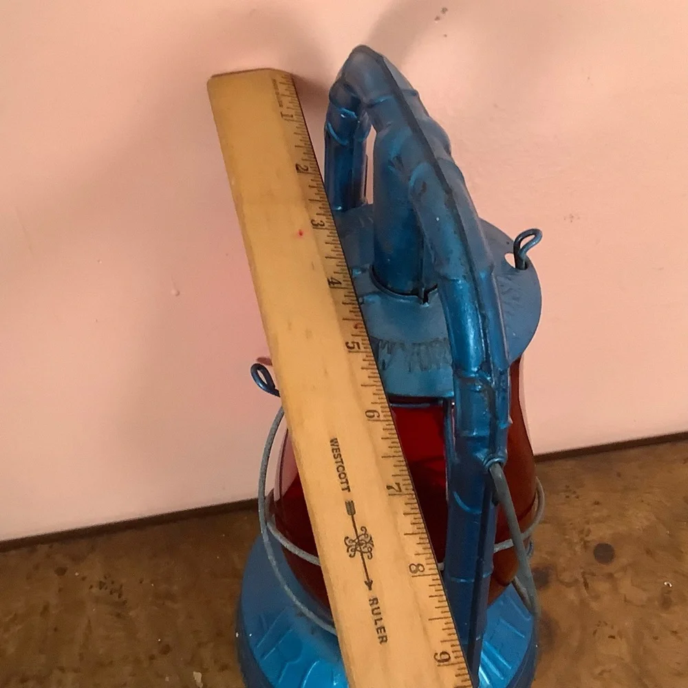 Vintage Dietz Monarch Kerosene Lantern Red Globe Blue Body N.Y. USA